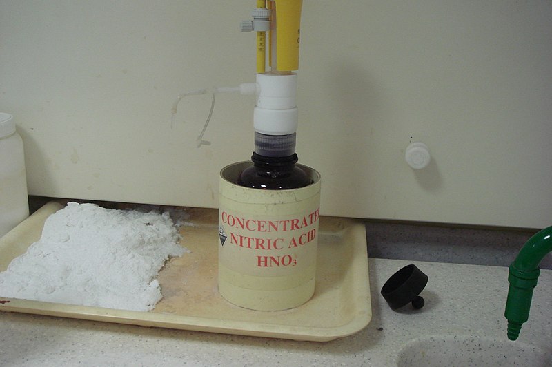 800px Nitric Acid Lab Min 7 3